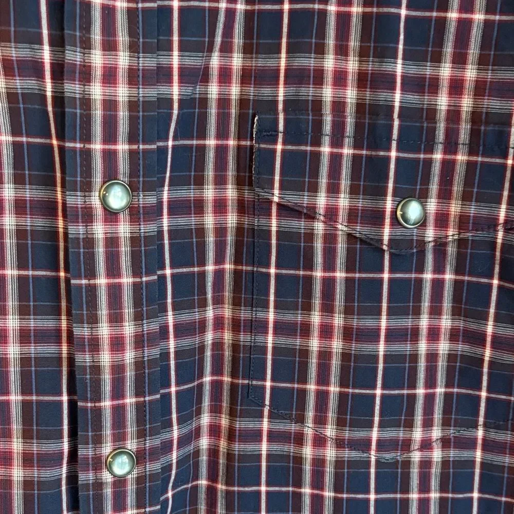 Banana Republic men’s pair of Button-Up Pearl snap Shirts size L slim EUC casual